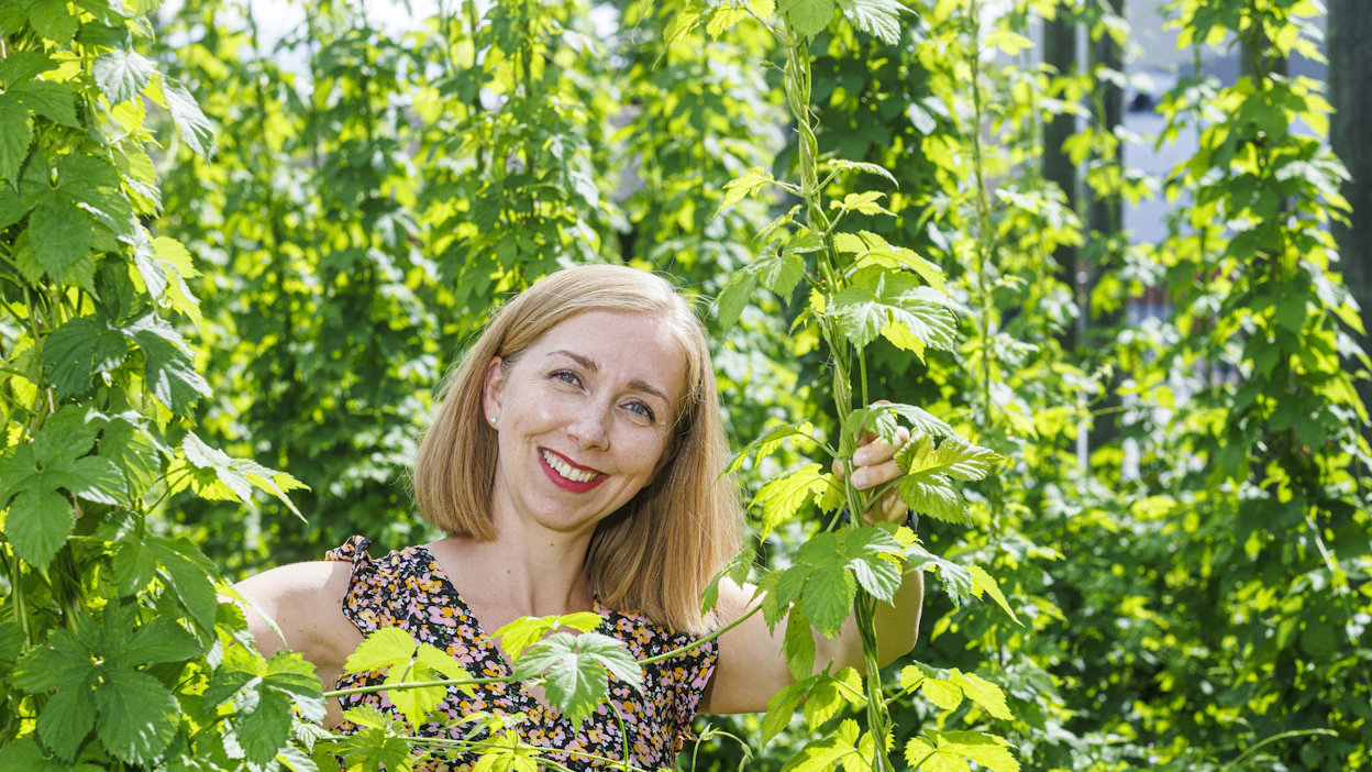 Silja Hylkinen on toisen polven panimomestari Olvin Iisalmen panimolla. Olvilla sijaitsee Iisalmella myös panimomuseo, jonka pihalla kasvaa humalaa.
