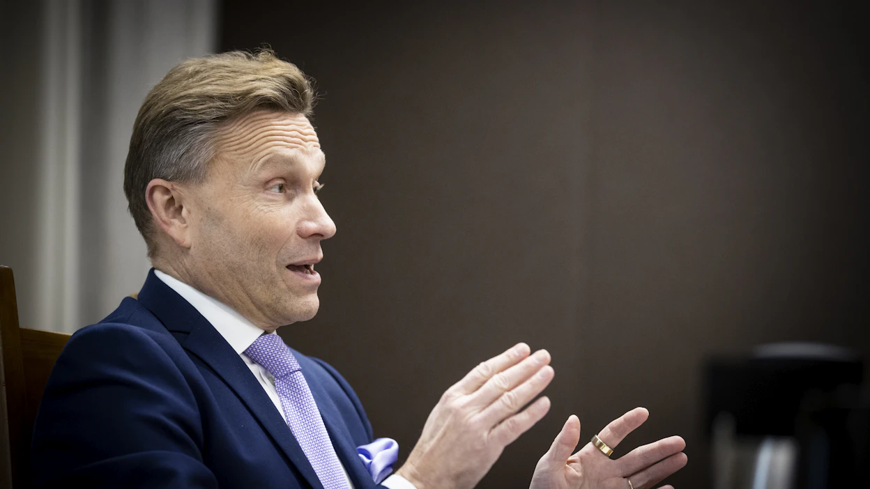 Säästömoodi jäi päälle. Toimintaympäristön epävarmuus näkyy OP-ryhmän Timo Ritakallion mukaan siinä, että yritysten investoinnit ovat pohjalukemissa ja kuluttajat eivät kuluta, vaikka olisi varaakin.