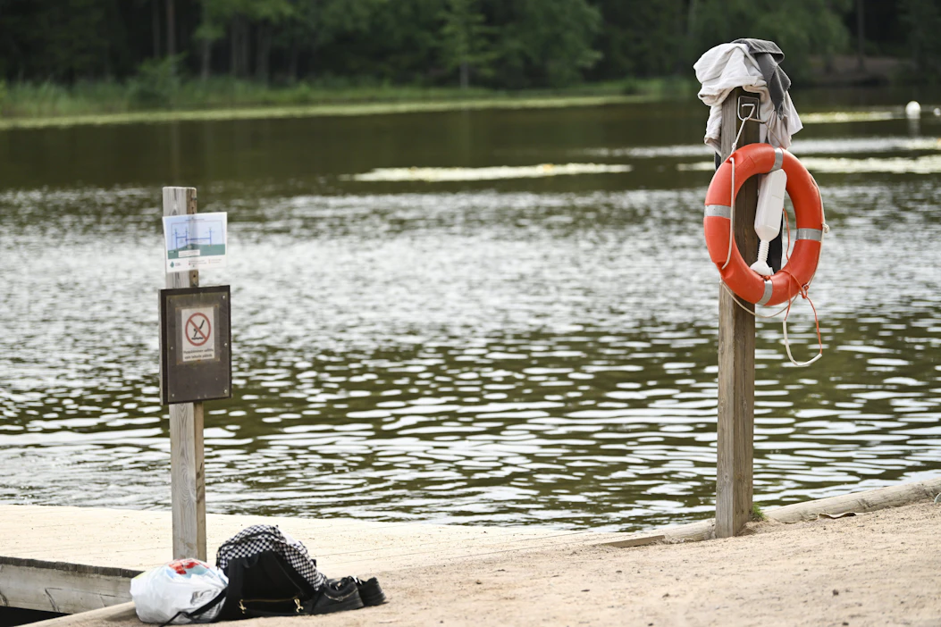 Uimarannoilla tapahtui viime kesänä poikkeuksellisen paljon kuolemaan johtaneita onnettomuuksia ja vakavia vaaratilanteita. MIKKO STIG / LEHTIKUVA.