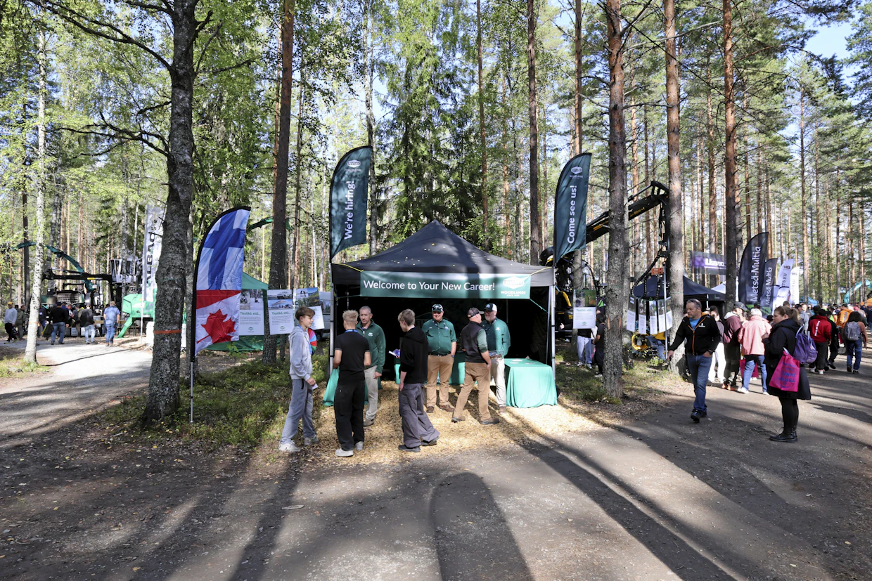 Erittäin suuri metsäalan toimija, eli 1 500 työntekijän kanadalainen JD Irving Limitedin metsäosasto Woodlands on jo pitkään rekrytoinut työntekijöitä Suomesta. Oman ilmoituksensa mukaan jo 40 työntekijää on palkattu Kanadan selkosille. Nyt yritys oli omalla osastollaan mukana.