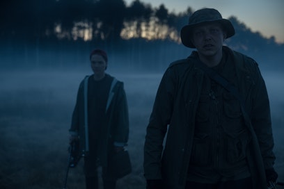 Saksalaistrilleri alkaa syrjäiseltä pellolta Oderbruchissa, josta löytyy ruumiskasa.