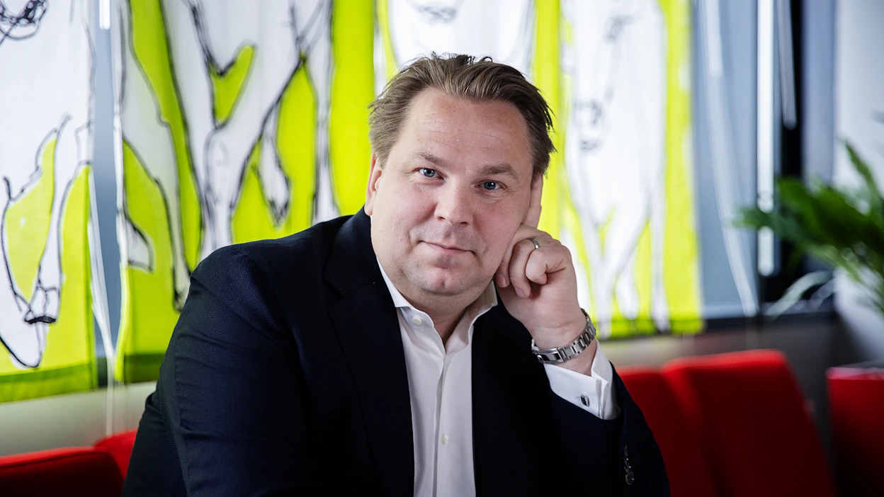 Atrian toimitusjohtajana kesäkuussa aloittanut Kai Gyllströn esitteli yhtiön puolivuosikatsauksen ensimmäistä kertaa heinäkuussa. Arkistokuva kesäkuulta 2023.