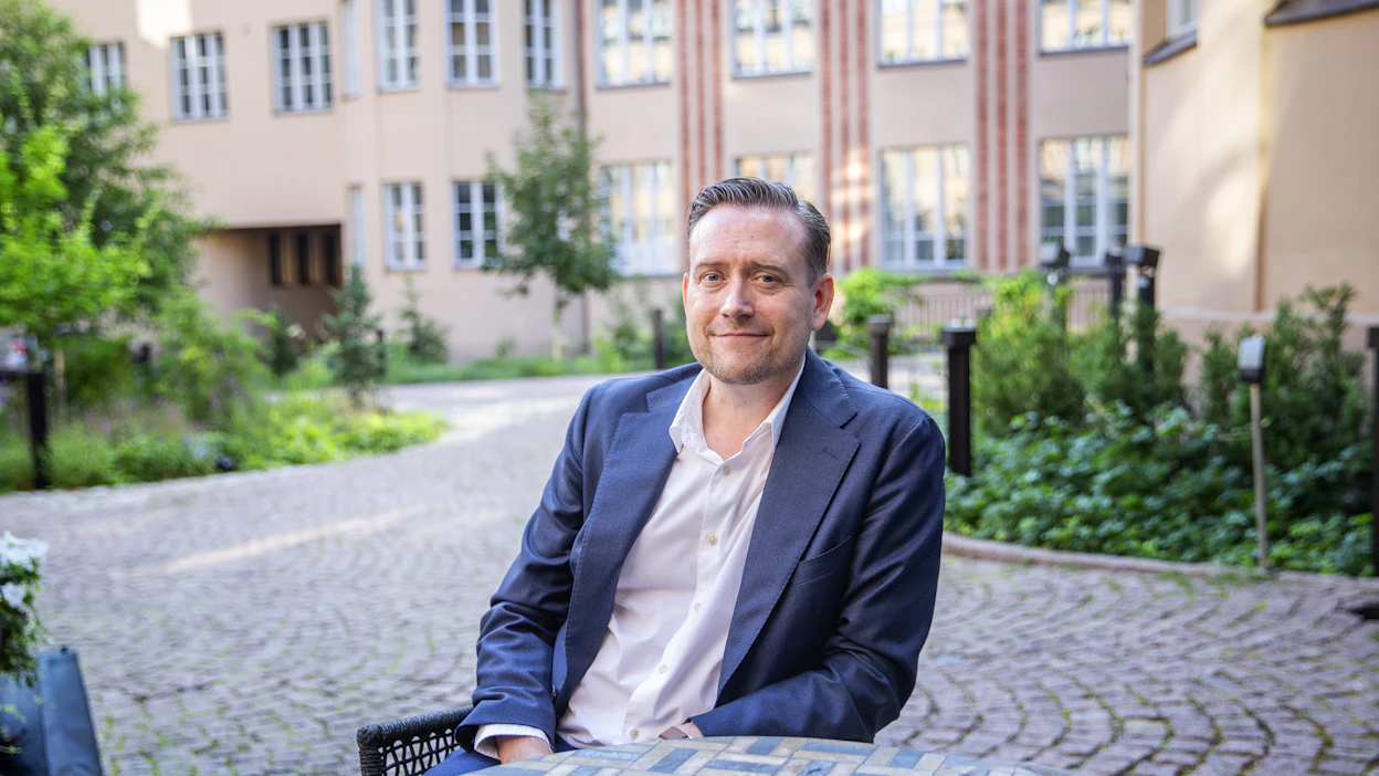 Scandic Hotels Oy:n kaupallinen johtaja <strong id="strong-b3d082cba3c9d01378f5d8c0071a2bec">Thomas Grundström</strong> sanoo, että asiakaspalautetta on jo tullut etelän kuumuutta pakoon kaipaavilta ja viileämpää lomailmaa hakevilta helleturisteilta.
