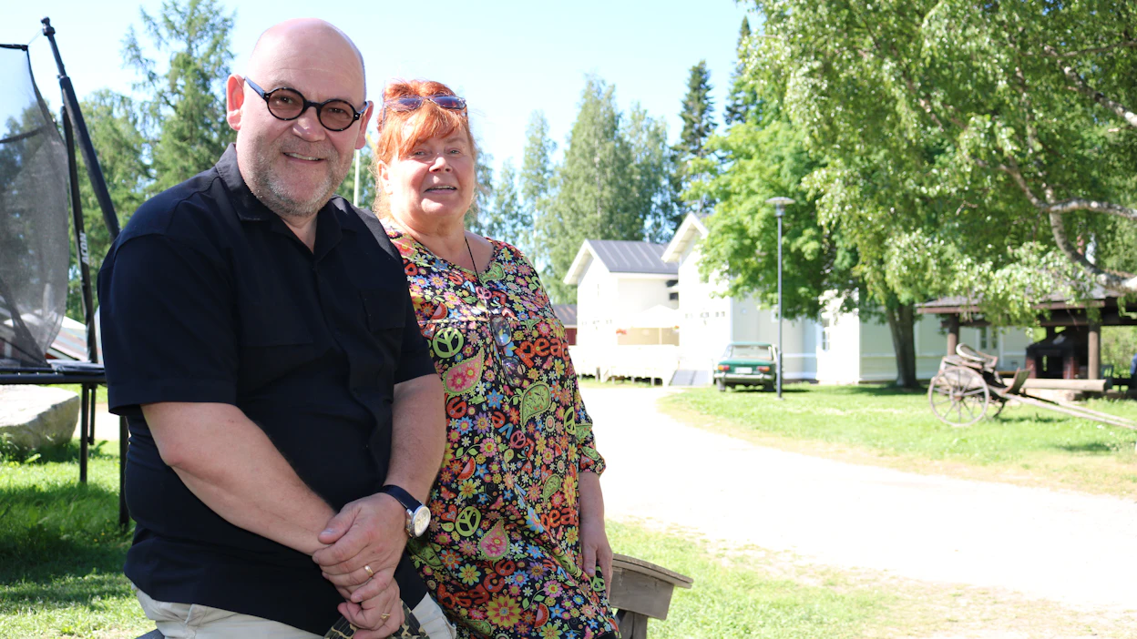 Erja ja Jarmo Kääriäinen aloittivat Koljonvirran Kartanon yrittäjinä kymmenen vuotta sitten. ”Olemme luoneet maaseutuyrityksestä omannäköisemme sekoituksen kulttuuria, historiaa ja letkeää tunnelmaa.”