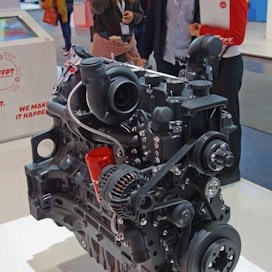 Kuvassa on N67 NG -kaasumoottori, joka löytyy New Holland T6.180 -metaanitraktorista.