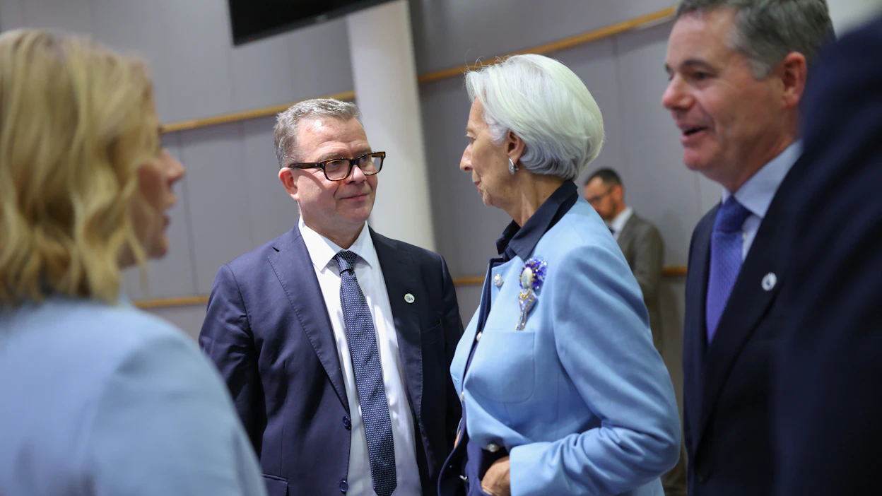 Pääministeri Petteri Orpo (kok.) ja Euroopan keskuspankin pääjohtaja Christine Lagarde EU-huippukokouksessa lokakuussa. Kuvituskuva.