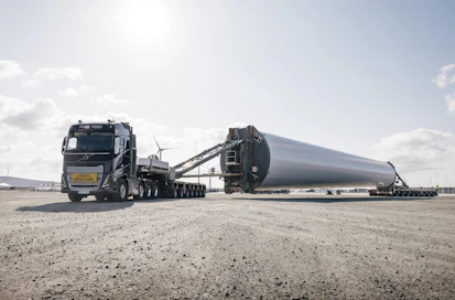 Volvo FH16 D17 -moottori on suunniteltu kaikkein raskaimpia tehtäviä varten. Uusi moottori on yksi esimerkki Volvo Trucksin jatkuvasta pyrkimyksestä vähentää nykyisten voimansiirtoteknologioiden polttoaineenkulutusta ja hiilidioksidipäästöjä uusien teknologioiden käyttöönoton rinnalla.
