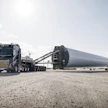 Volvo FH16 D17 -moottori on suunniteltu kaikkein raskaimpia tehtäviä varten. Uusi moottori on yksi esimerkki Volvo Trucksin jatkuvasta pyrkimyksestä vähentää nykyisten voimansiirtoteknologioiden polttoaineenkulutusta ja hiilidioksidipäästöjä uusien teknologioiden käyttöönoton rinnalla.
