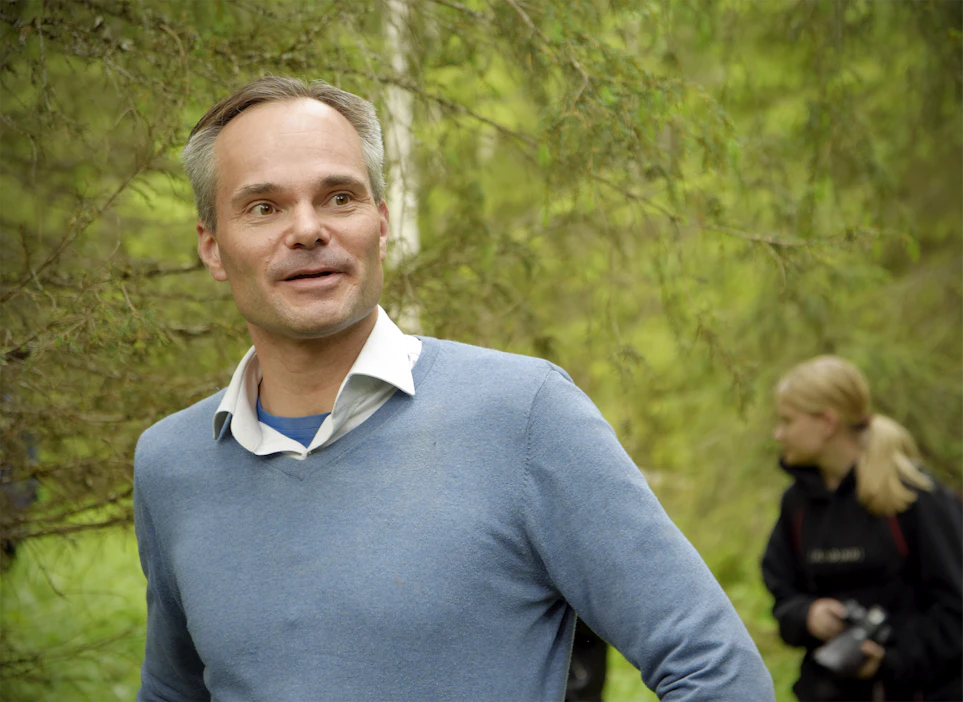 Ympäristöministeri Kai Mykkänen on paljon vartijana neuvotellessaan EU:n kanssa joustoja Suomen ennallistamisohjelmaan.