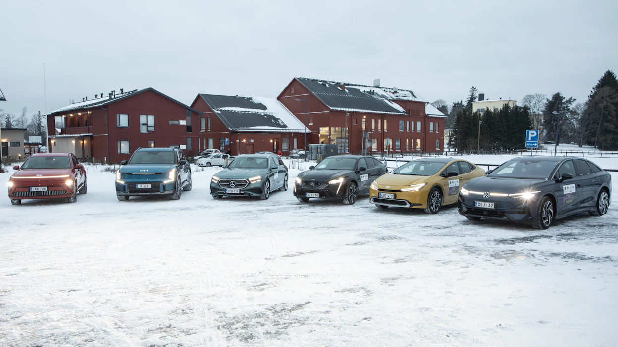 Vuoden Auto -tittelistä kisaavat Hyundai Kona, Kia EV9, Mercedes-Benz E-sarja, Peugeot 408, Toyota Prius ja Volkswagen ID.7.