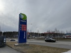 Polttoaineen hintojen nousu iskee Suomeen rajusti.