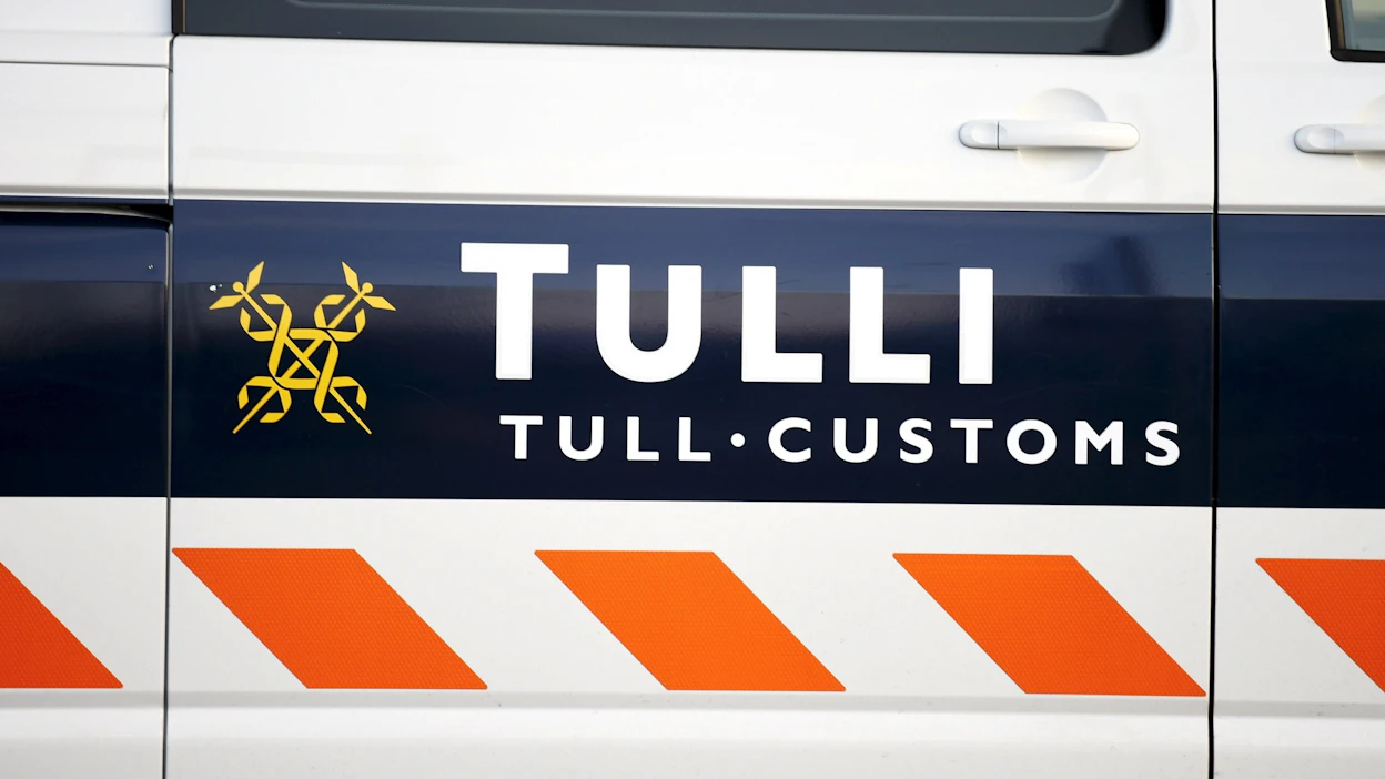Tullin mukaan yrityksen epäillään ilmoittaneen tavaran arvon todellista pienemmäksi. LEHTIKUVA / ANNI ÅGREN.