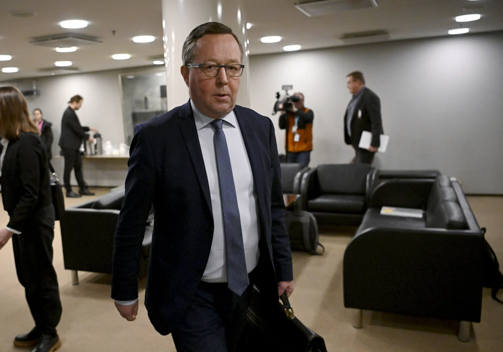 Iltalehden mukaan KRP on aloittanut esitutkinnan elinkeinoministeri Mika Lintilän (kesk.) Whatsapp-mysteeristä. LEHTIKUVA / Antti Aimo-Koivisto.