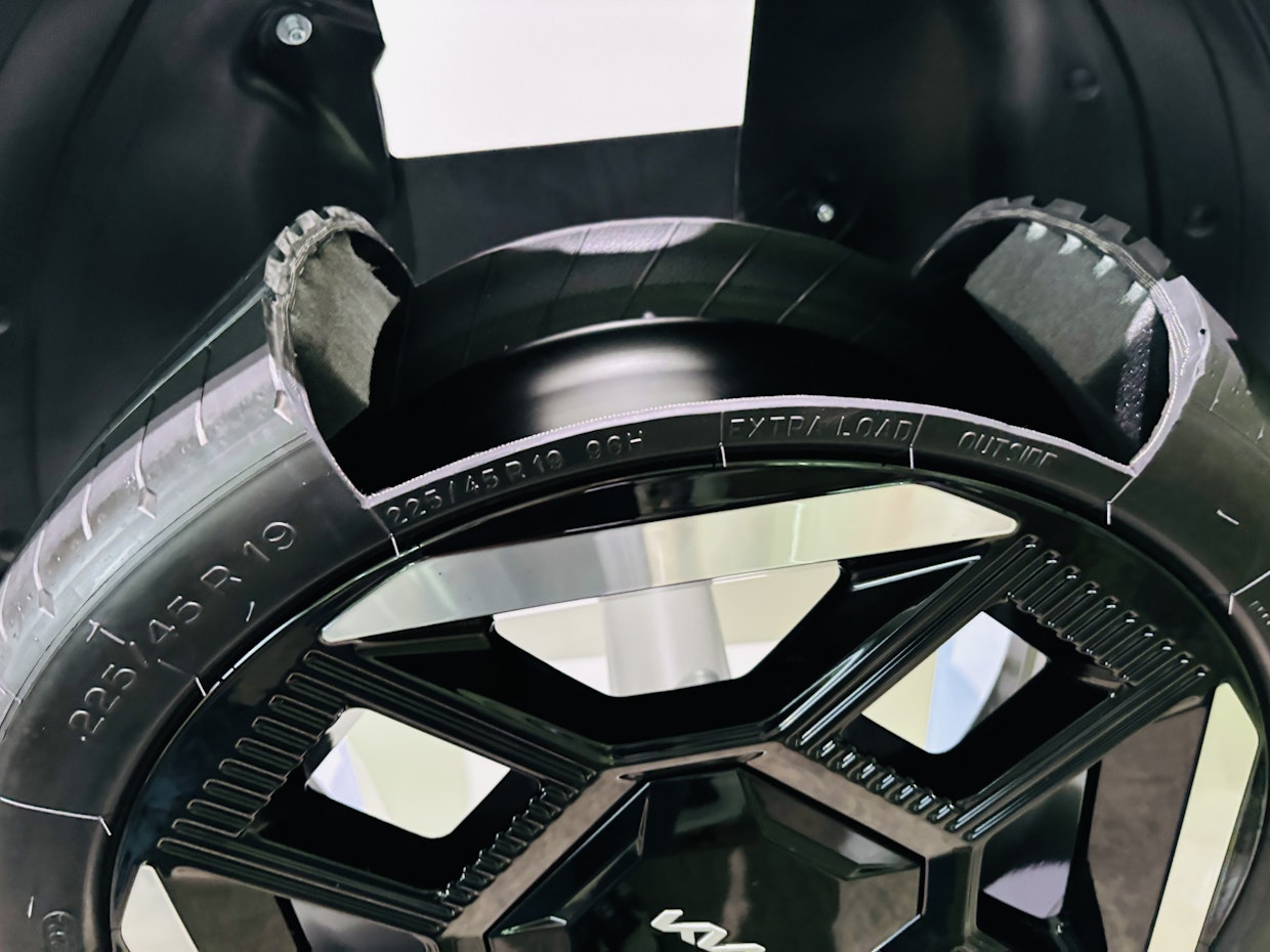 EV2 GT Linen renkaan sisällä on äänieristemateriaalia.