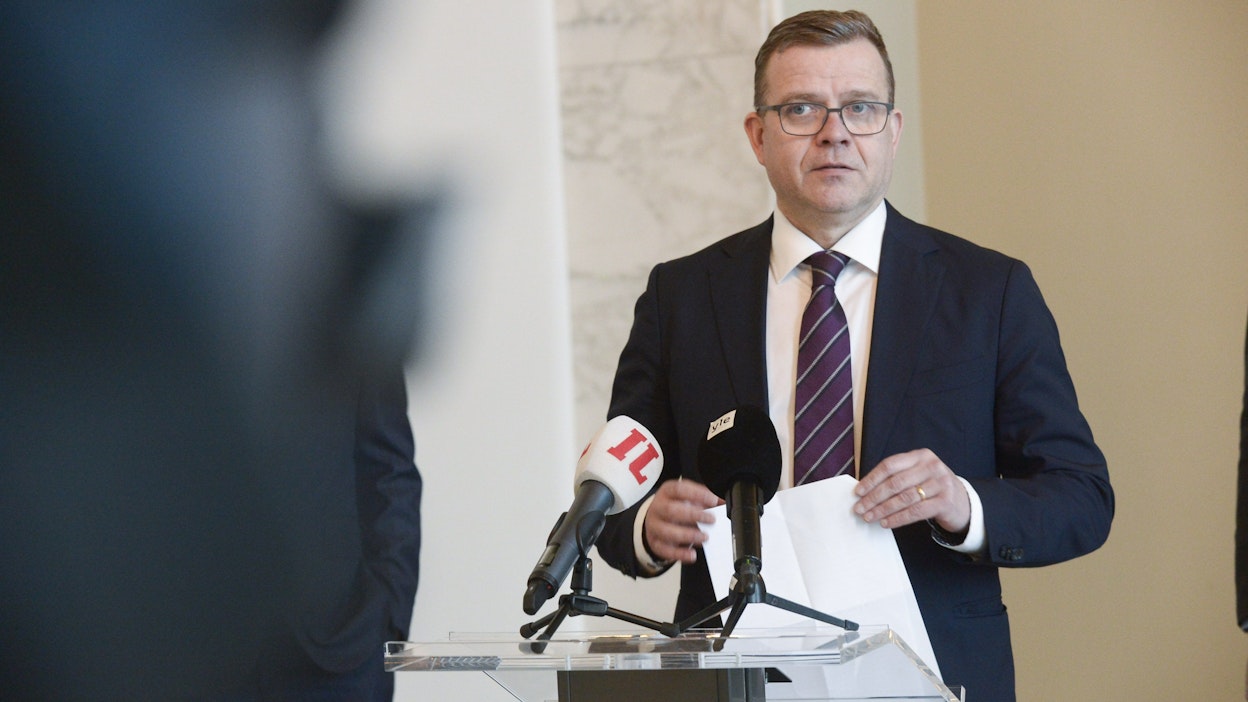Kokoomuksen puheenjohtaja Petteri Orpon mukaan Suomessa täytyy pohtia myös tilannetta, jossa Ruotsin neuvottelut Turkin kanssa Nato-jäsenyyden ratifioimiseksi ajautuvat täydelliseen umpikujaan. LEHTIKUVA / Mikko Stig. 