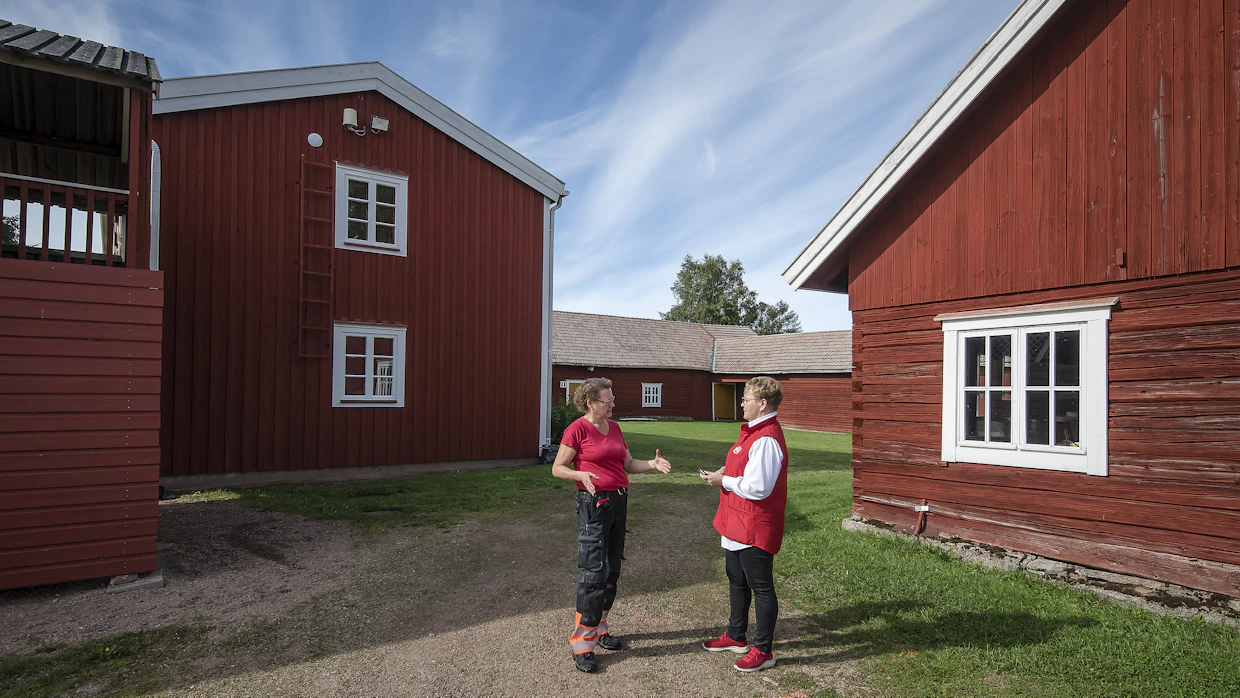 Hämes-Havusen tilahuoltaja Seija Heinola ja messupäällikkö Riitta Alapiha tietävät, kuinka Ruokamessut rakennetaan.