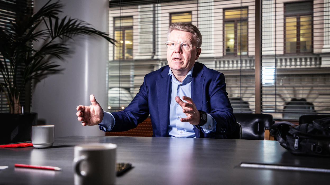 Jyri Häkämiehen mielestä työntekijät kohdistavat kiukkunsa väärään osoitteeseen eli työnantajiin, jos ongelmana on vaaleilla valittu hallitus.