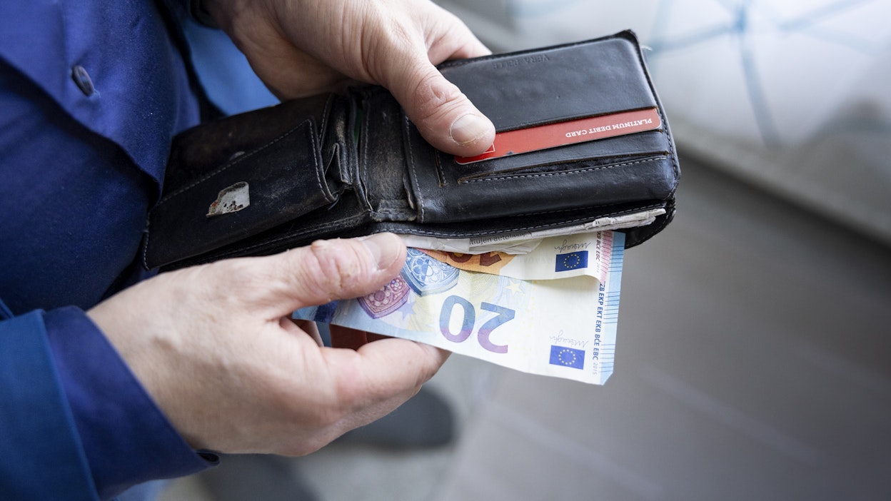 Älä jätä tavaroitasi vartioimatta, muistuttaa poliisi. Arkistokuva.