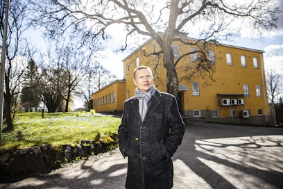 Siviilipalvelukseen hakeutuu vuodessa noin 7‒8 prosenttia miesikäluokasta, Mikko Reijonen kertoo. 