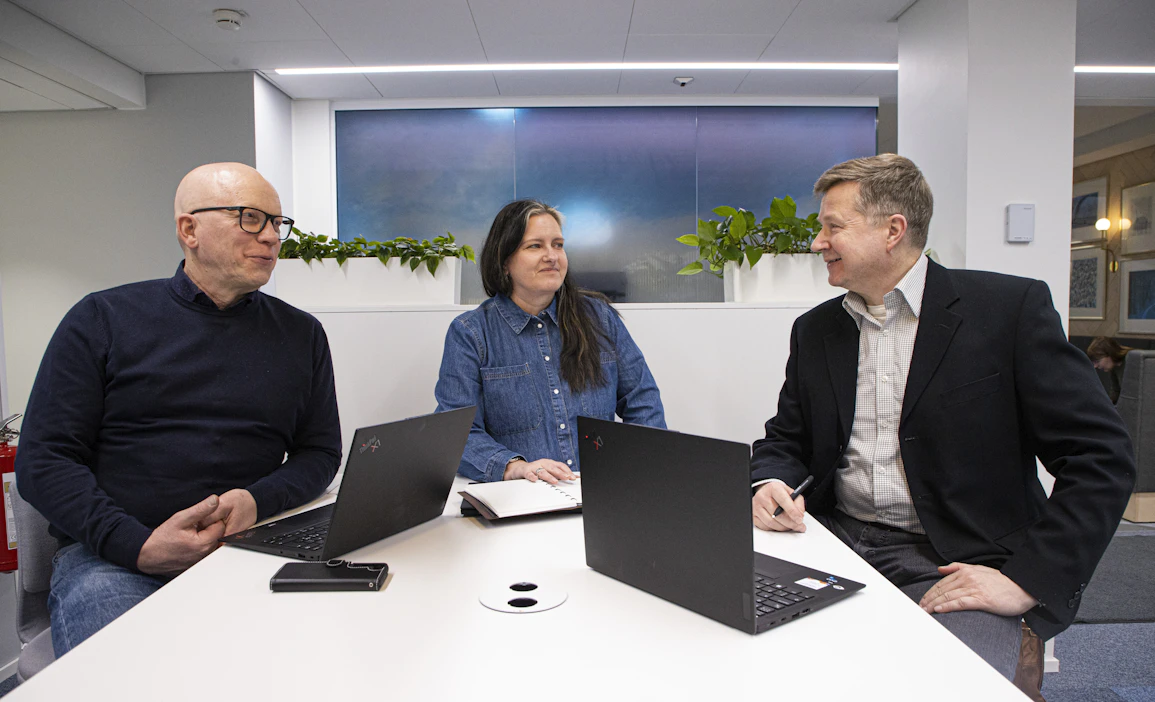 Sami Suojanen, Eija Vallinheimo ja Jukka Hämäläinen aloittivat MT:n metsätiimissä maaliskuun alussa.