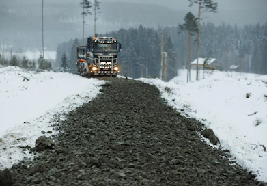 Muun muassa metsätie- ja ojitushankkeet vähennetään metsäveroilmoituksessa poistoina.