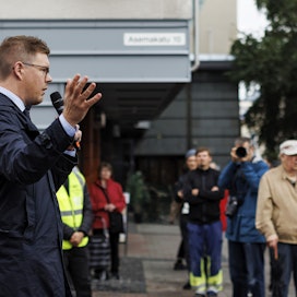 SDP:n tuore puheenjohtaja Antti Lindtman osallistui demarien ulkotapahtumaan Jyväskylän kävelykadulla lauantaina.
