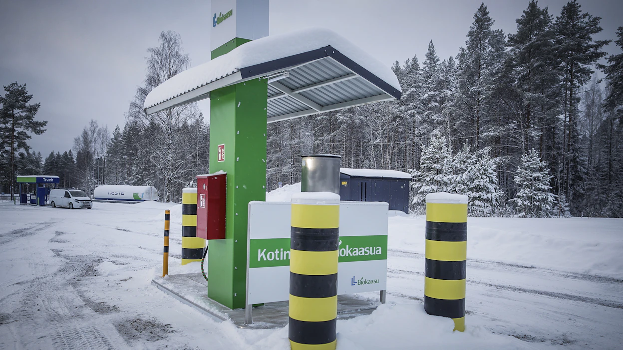 Nesteytetyn biokaasun tankkausverkoston vähyys rajoittaa kuljetusyritysen investointeja kaasukuorma-autoihin.