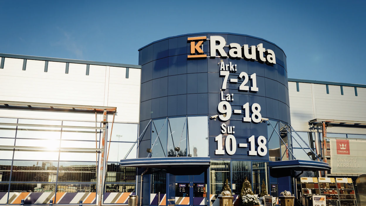 Rakentaminen ja remontointi jatkuivat vilkkaana Pohjois-Euroopassa, myös vihreä siirtymä tukee kysyntää. Kesko hyötyi kohonneista hinnoista, jotka kasvattavat myös rakentamisen ja talotekniikan kaupan markkinaa.