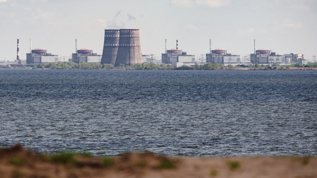 Zaporizhzhjan ydinvoimala on Euroopan suurin. Ukraina ja Venäjä ovat syyttäneet toisiaan voimalan tulittamisesta. LEHTIKUVA / AFP . 