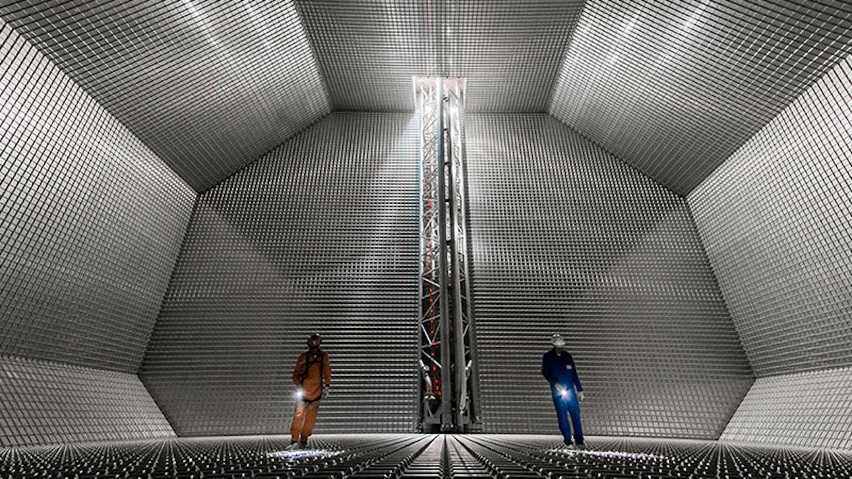 Havainnekuva nestekaasutankkerin sisältä. Vaneria käytetään muun muassa säiliön seinissä.