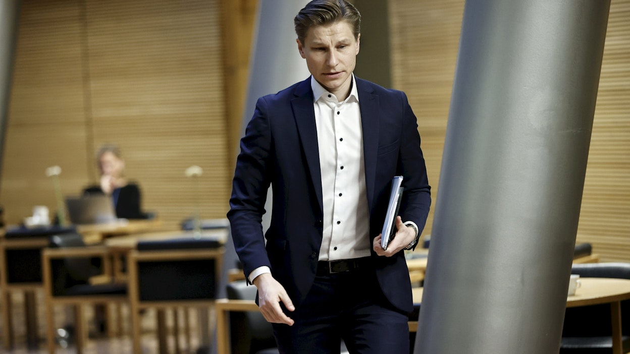 Puolustusvaliokunnan puheenjohtaja Antti Häkkänen (kok.) sanoi luottavansa siihen, että Saksa vielä taipuu sallimaan maassa valmistettujen Leopard-panssarivaunujen luovuttamisen. LEHTIKUVA / Antti Hämäläinen.