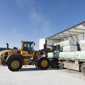 Suomen tehtaat ovat tärkeä tukipilari Pfeifer Groupin kehityksessä. Kuva Pölkyn Kuusamon tehtaalta.