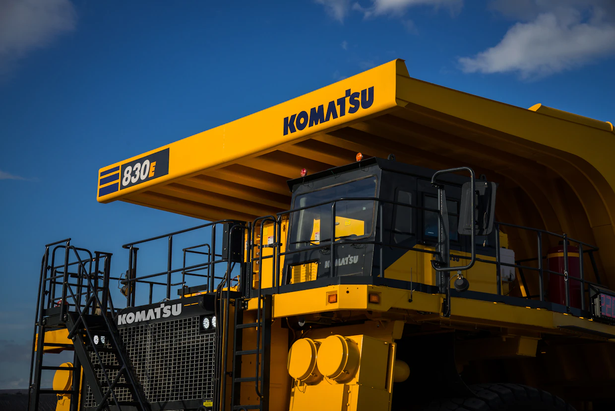Sodankylässä sijatsevalla Kevitsan kaivoksella toimii 17 sähköavusteista Komatsu 830 E-5 -louhosautoa.