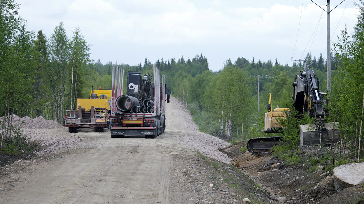 Metsätien rakentaminen käynnistyy vähitellen, mutta osa tiehankkeista jää ensi vuodelle ja matalamman tuen piiriin.