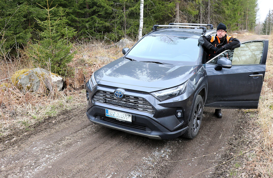 Erityisasiantuntija Lauri Laaksonen muistuttaa, että metsätiestön säännöllinen ja pitkäjänteinen kunnostaminen on kaikkein halvinta tienpitoa.