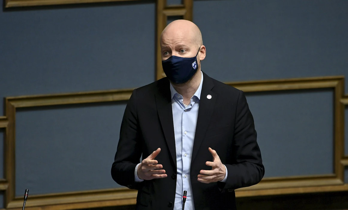 Vasemmistoliitto odottaa vielä tarkkaa analyysiä mahdollisista Nato-jäsenyyden seurauksista Suomelle, myös kielteisistä. Kuvassa eduskuntaryhmän puheenjohtaja Jussi Saramo. LEHTIKUVA / Heikki Saukkomaa.