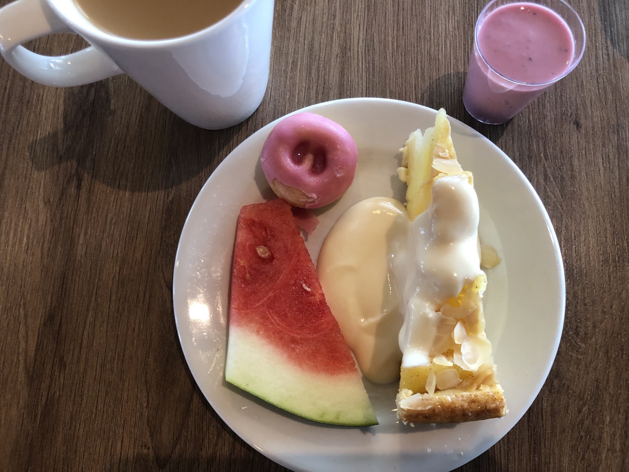 Jälkiruokaa moneen makuun, muun muassa mainio omenapiiras.