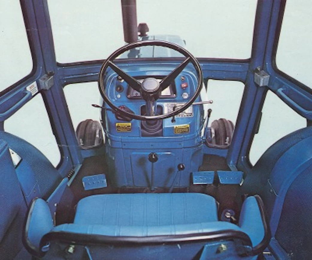 78Ford5600ohjaamo
