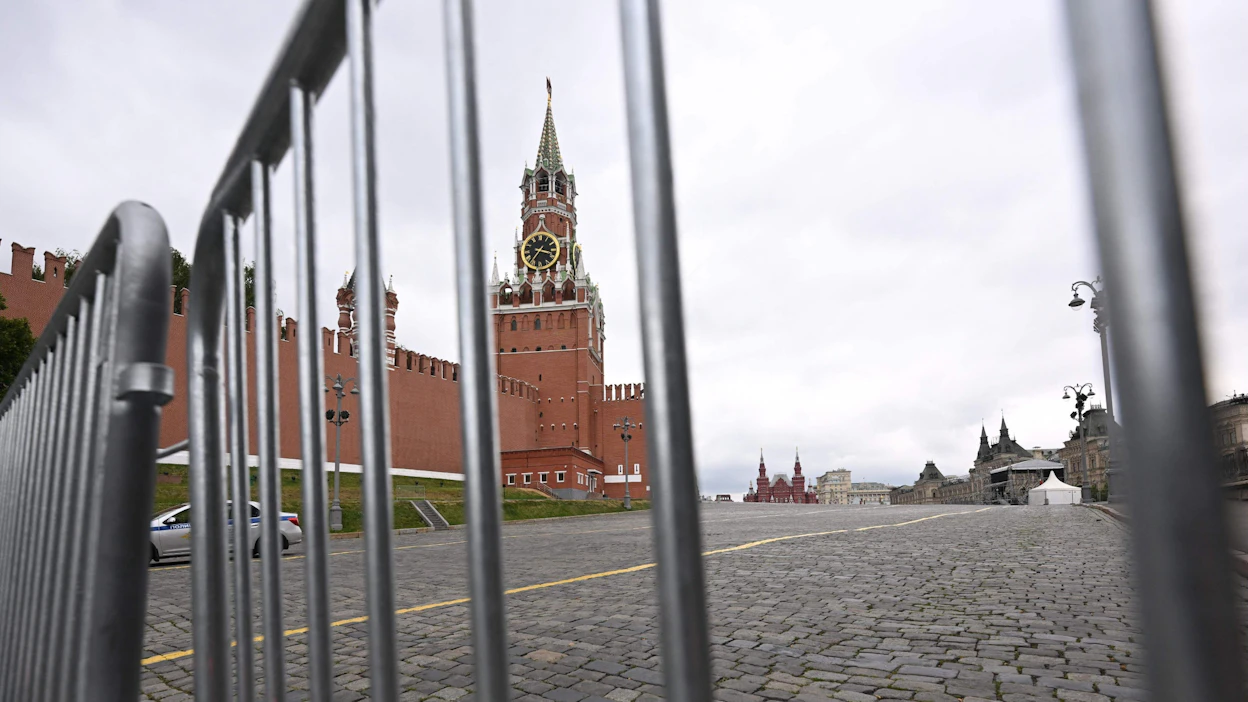 Apulaisprofessorin mukaan kaikkeen Kremlin viestintään tulee suhtautua varauksella. Tilanne ei ole todellisuudessa vielä ohi.