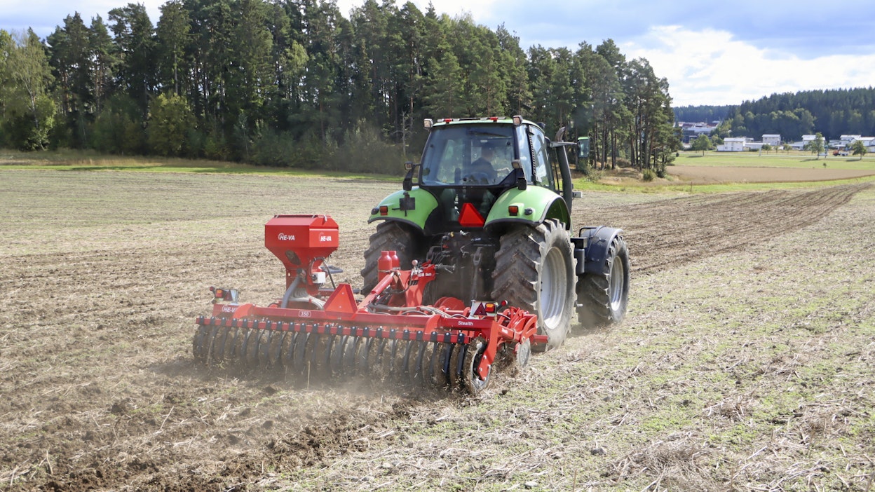 HE-VA Stealth -jankkurilla muokattiin sänkipeltoa sekä matalasti muokattua peltoa. Stealth rikkoo pellon pintaa hyvin vähän eikä nosta märkää maata pintaan. HE-VA Stealth oli varustettu Multi-Seeder-kylvölaitteella, jolla kylvettiin syysrapsia ja rypsiä jankkuroinnin yhteydessä. Siemenet kylvettiin nauhaksi piikin muokkaamaan kohtaan.