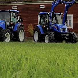New Hollandin T4.75S- ja T5.100S-malleja kokeiltiin kesän 2023 kuivaheinätöissä sekä normaaleissa maataloustöissä.