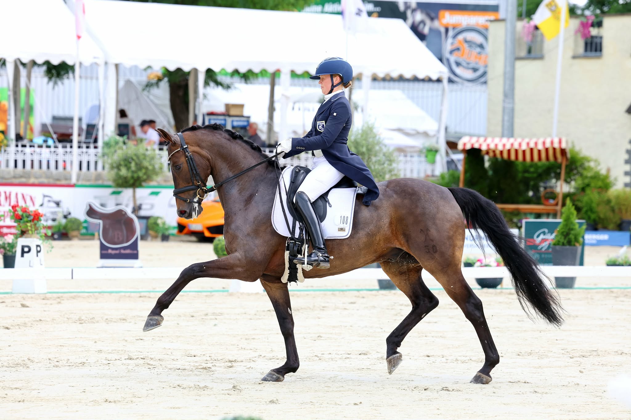 Melinda Ignatius kilpaili viikonloppuna myös ruunalla Hans Im Glück saaden tuloksen 67,400. Kuva Görlitzistä parin viikon takaa. 