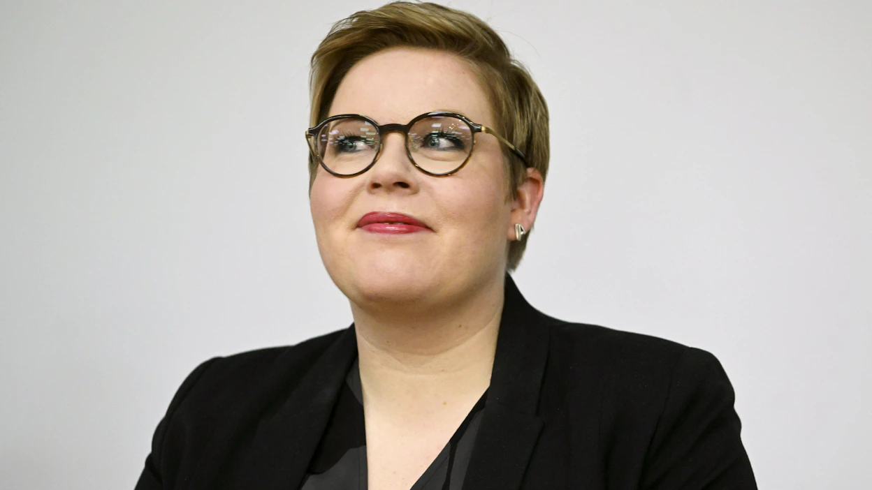 Keskustan puheenjohtaja, valtiovarainministeri Annika Saarikkosanoo vierastavansa ajatusta, että hän tekisi listan siitä, mistä ei ainakaan leikata. LEHTIKUVA / Vesa Moilanen.