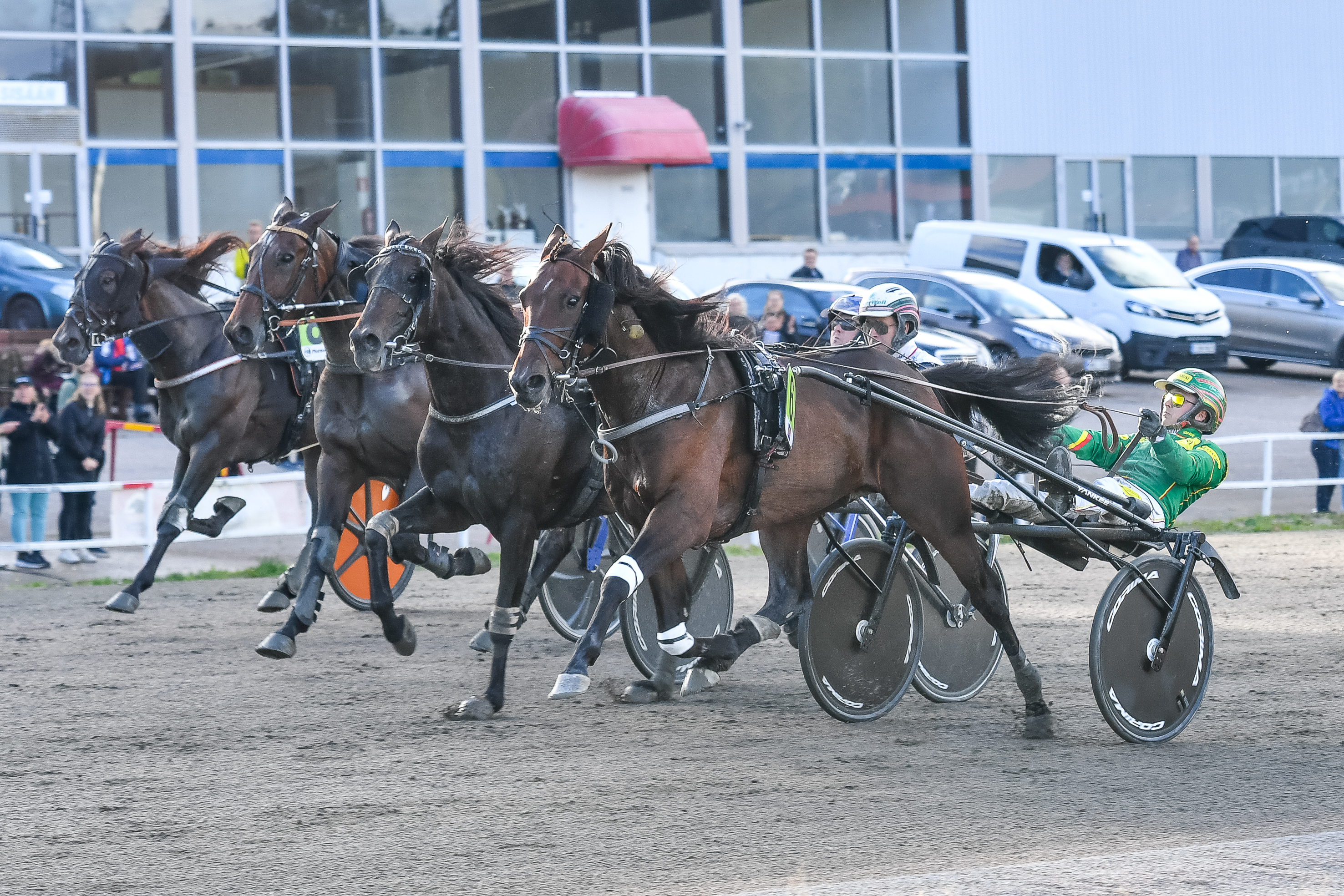 Excusez Moi vastaili kirittäjille Tammer-ajon loppusuoralla.