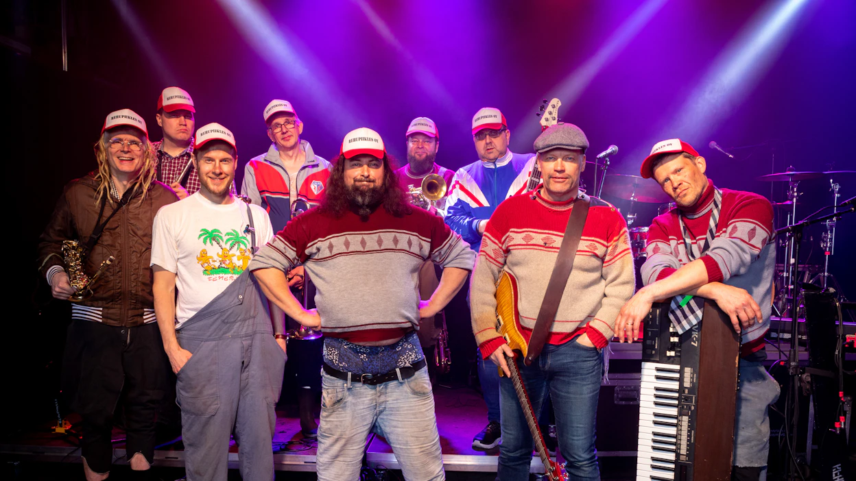 Kuinka taittuvat Rehupiiklesin murrepitoiset käännöshitit Aleksanterin teatterin lavalla? Hesoos rokataan -konsertti nähdään keskiviikkona 18. lokakuuta.