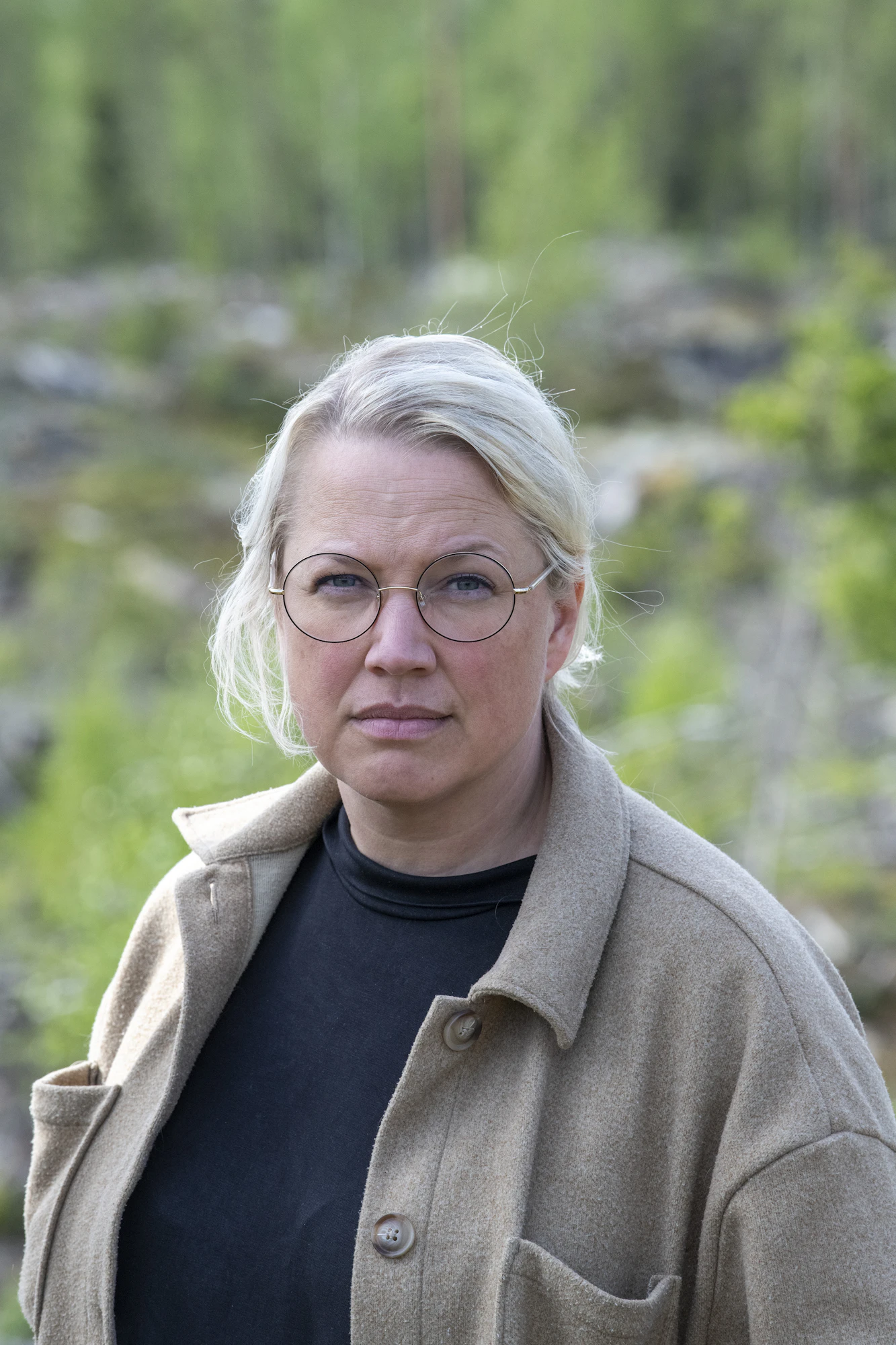 Leena Roskala oli ensimmäisten joukossa tarjoamassa myrskyn kaatamia puita myyntiin. Nopeasta toiminnasta oli hyötyä.