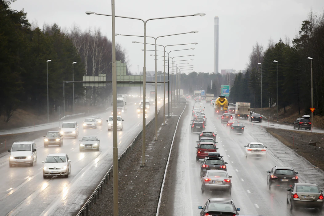 Liikennettä Oulun Pohjantiellä.