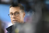 Presidentti Alexander Stubb puhuu Oulun kauppatorilla järjestettävissä avajaisissa perjantaina kello 16.  LEHTIKUVA  / Heikki Saukkomaa. 