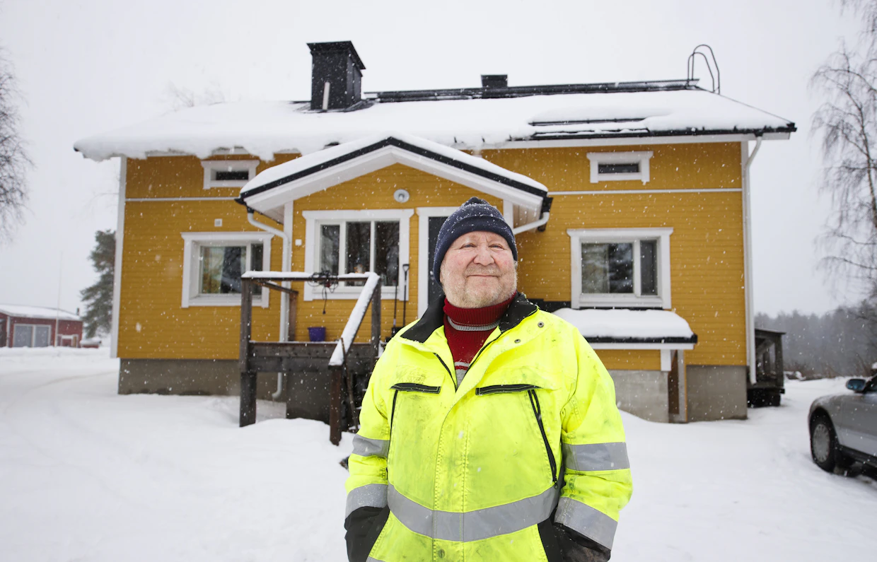 Markku Leppänen oli kuusivuotiaana auttamassa isäänsä rintamamiestalon rakentamisessa.