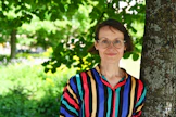 Marjo Maidell tutkii, pystytäänkö metsänomistajia kannustamaan ilmastotekoihin havainnollistamalla niiden taloudellisia vaikutuksia. 